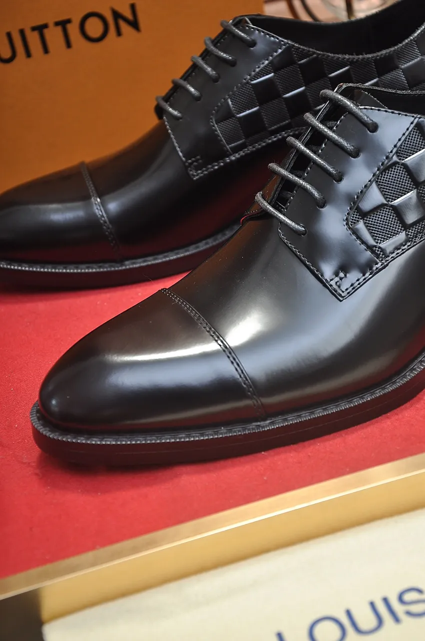 Men's men's shoes 💰520💶 [LV] (original single cowhide lining) 🍀LV's latest genuine leather business suit shoes are launched simultaneously on the official website. The first-layer cowhide imported from Italy is made of heavy gold, 💥official website 1:1 rubber outsole. Versatile to wear, high-end without losing class, and the color combination is extraordinary. This four-season style is alluring when worn on your feet, showing off your big-name flair. Standard code 38-45 (45 customized)